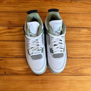 Jordan 4s in Seafoam — Brand New — Size 7 in Women’s